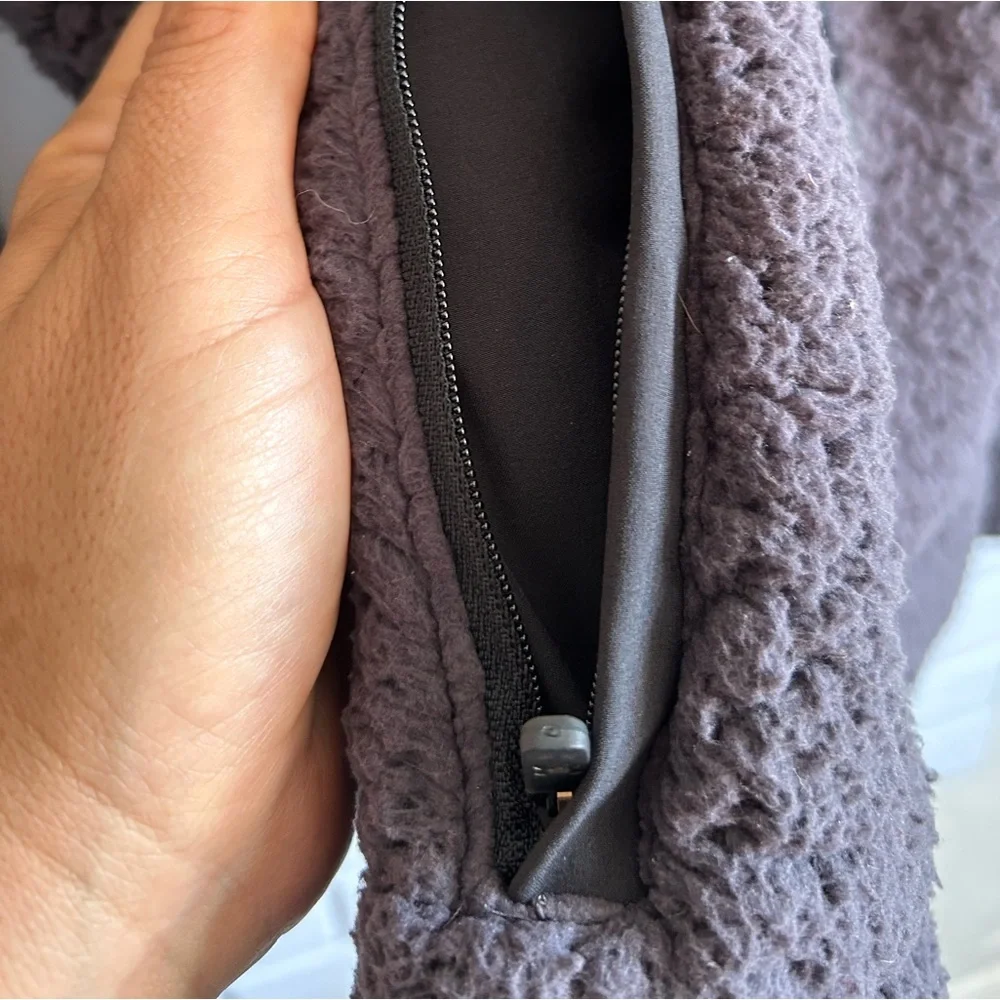 Under Armour Teddy Bear Sweater Size M - Picture 8 of 10